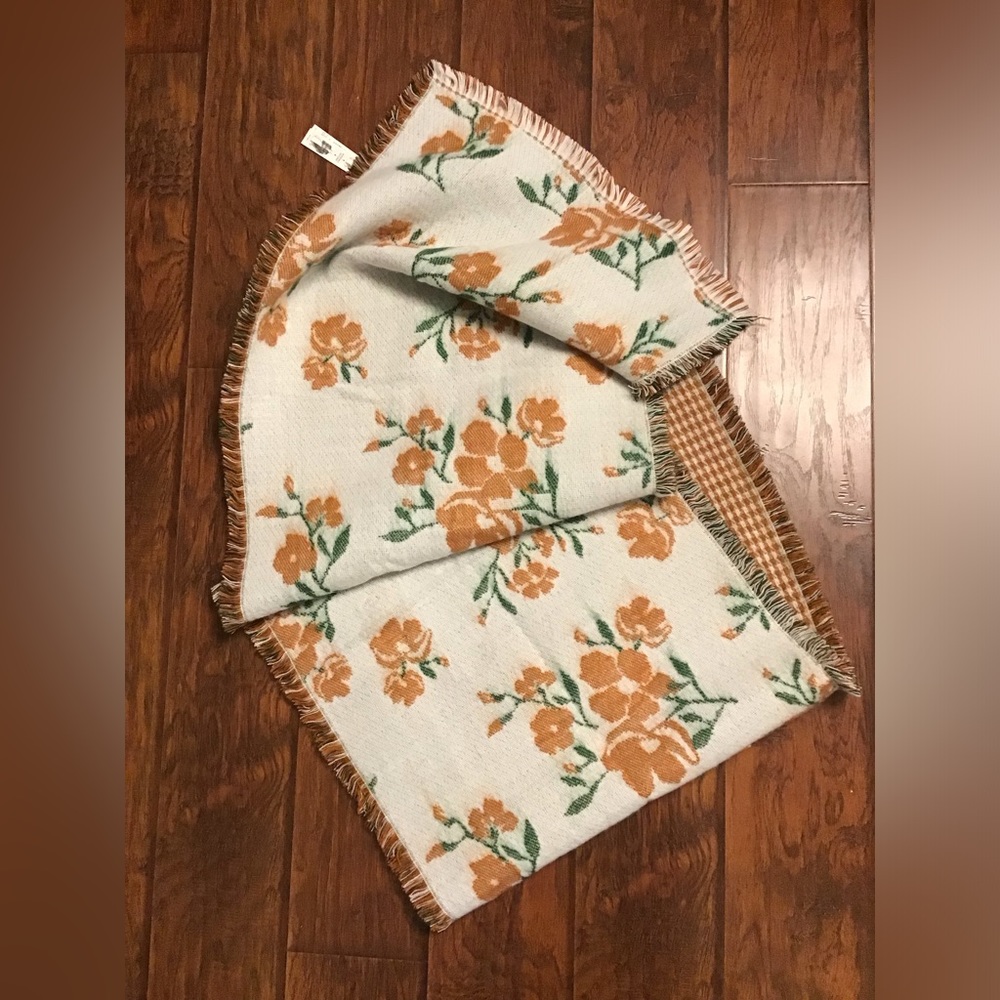 Reversible Pattern Wrap - Picture 2 of 4